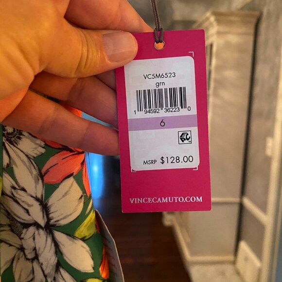 NWT Vince Camuto Green Floral Scuba Knit Fit & Flare Dress. Size 6 - Picture 11 of 15